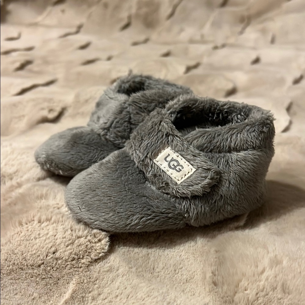 UGG Gray Cozy Slippers with Plush Fabric